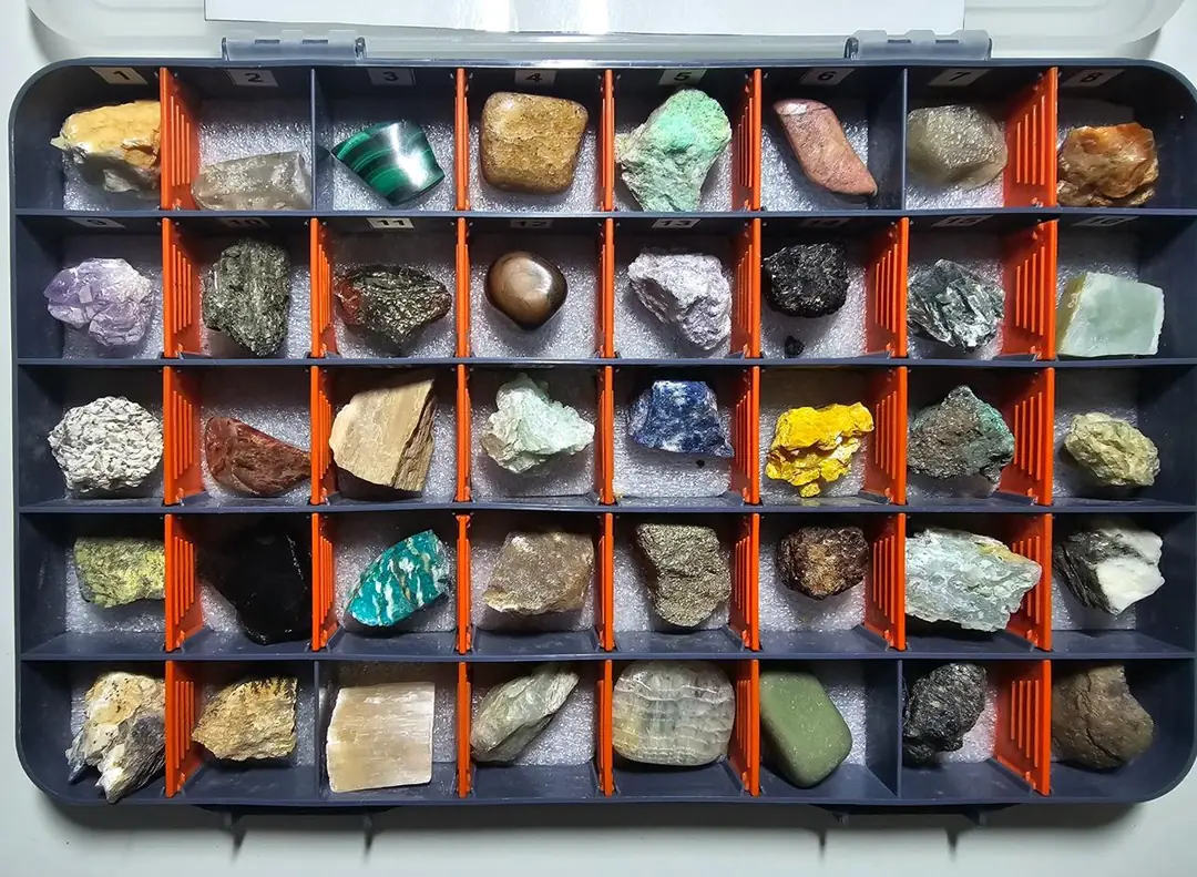 Image 1 of 2 for “A set of stones and minerals (Category Kids)”