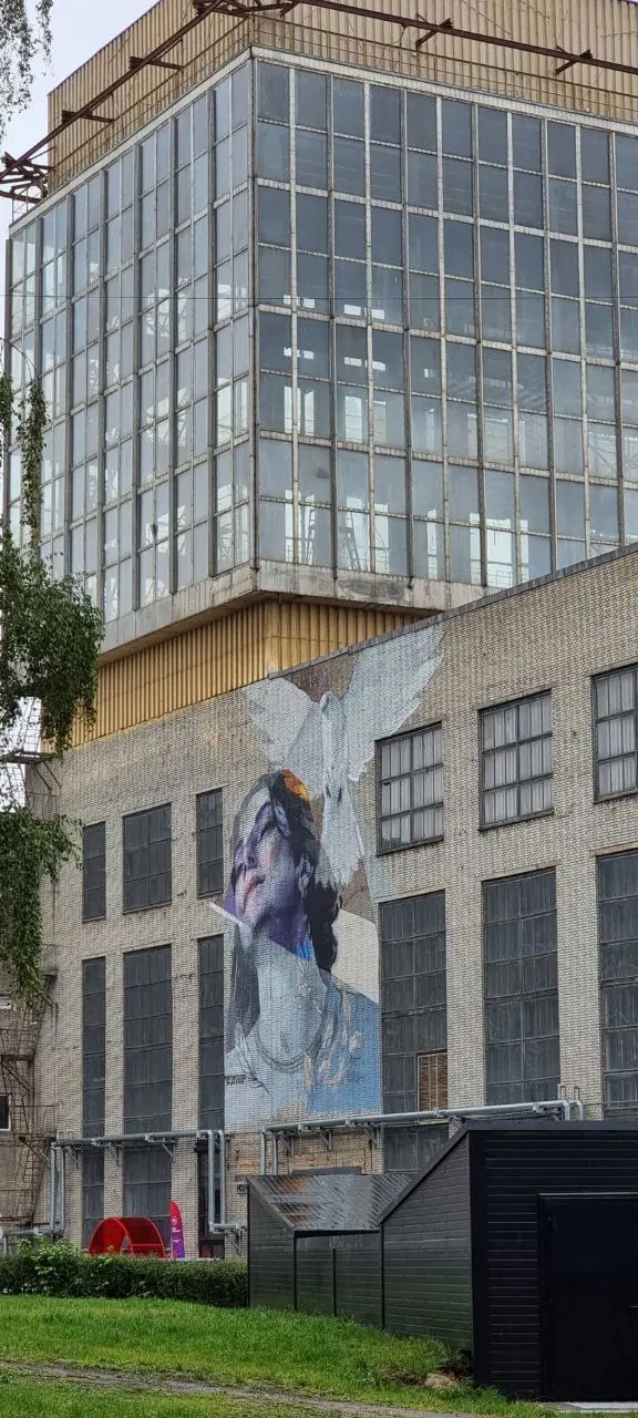 Image 3 of 4 for “In an hour, I’ll talk to you in Highload++ and you can watch it here. https://youtu.be/2Lw2c6gbO4Y”